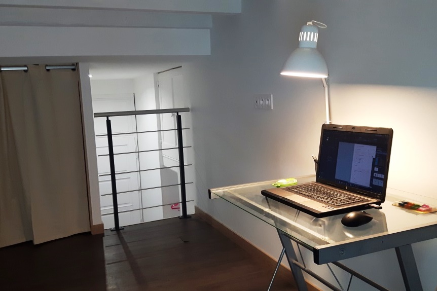 République appartement T1bis meublé professionnel 70m² à Sathonay Camp avec bureau en mezzanine