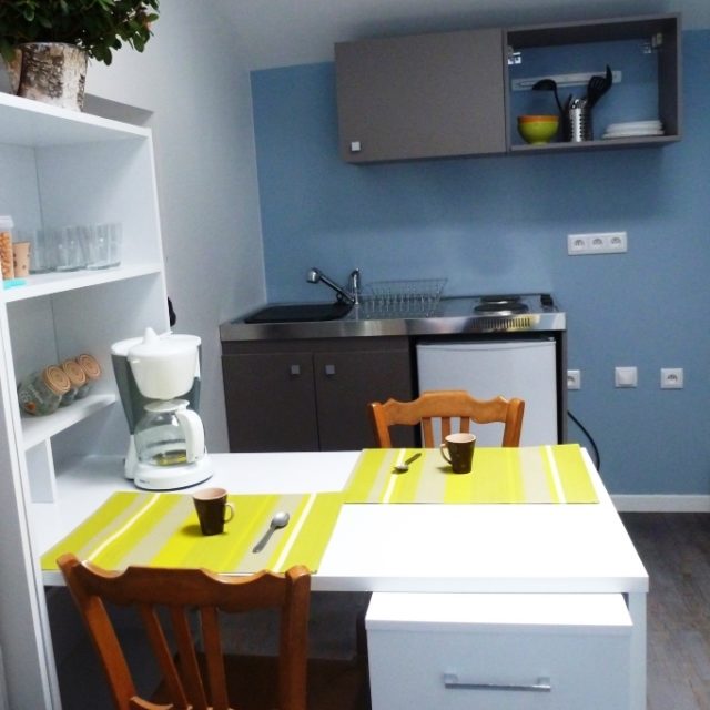 Studio meublé à Sathonay Camp avec kitchenette
