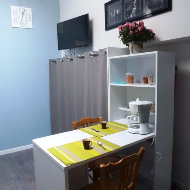 Studio meublé à Sathonay Camp avec kitchenette