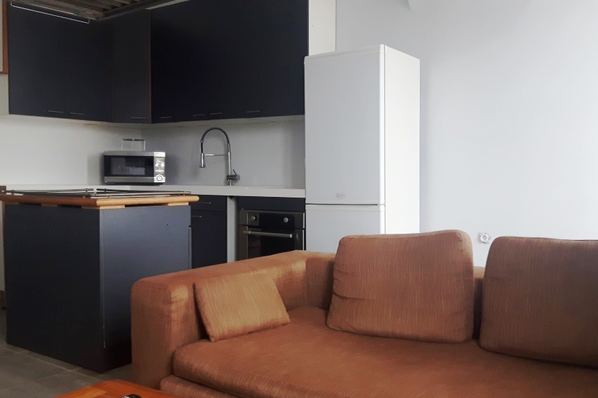 République Appartement T3 Meublés Professionnels chambre cuisine équipée four, micro ondes, lave linge et canapé à Sathonay Camp