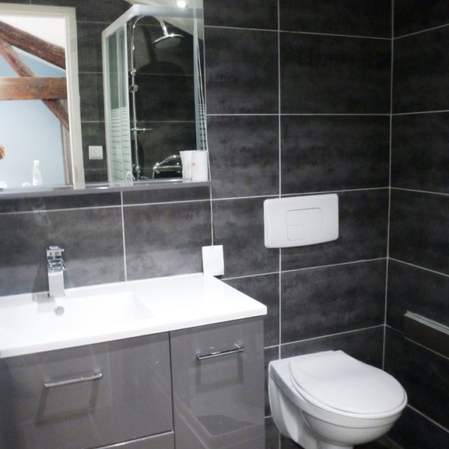 Studio supérieur meublé à Sathonay Camp avec salle d'eau
